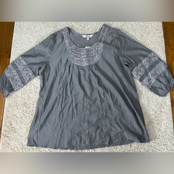 Women's Large Krazy Kat Gray Lace Detail Top NWT - Picture 3 of 9